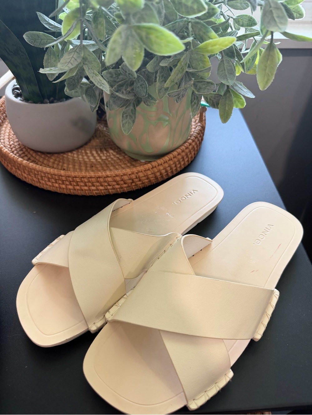 Vince Nico Off White Leather Cross Strap Slide Sandals Size 8 / EU 38
